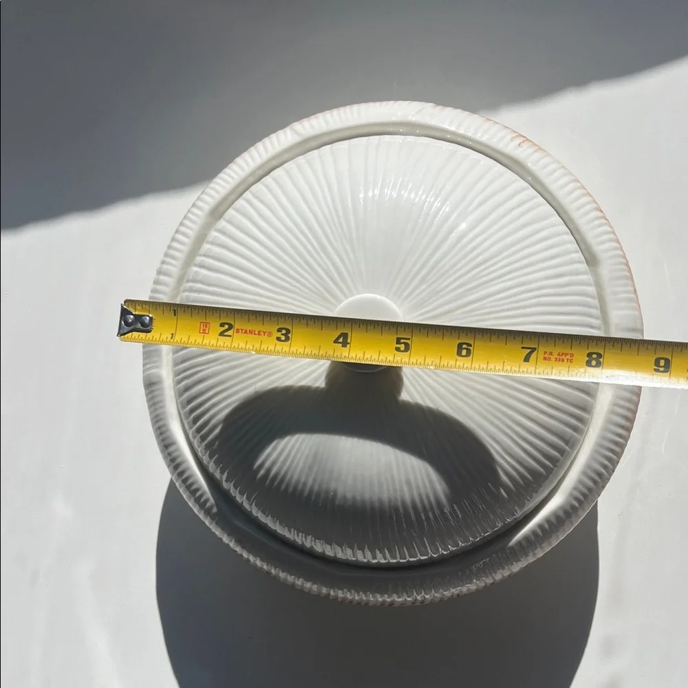 Belleek 2 Qt Round Covered Casserole Shamrock -  Ireland - Picture 6 of 7